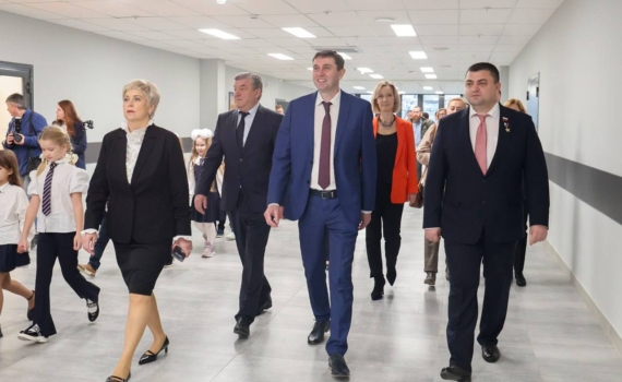 Глава Воронежа Сергей Петрин принял участие в открытии реконструированного здания школы №45 Глава Воронежа Сергей Петрин принял участие в открытии реконструированного здания школы №45